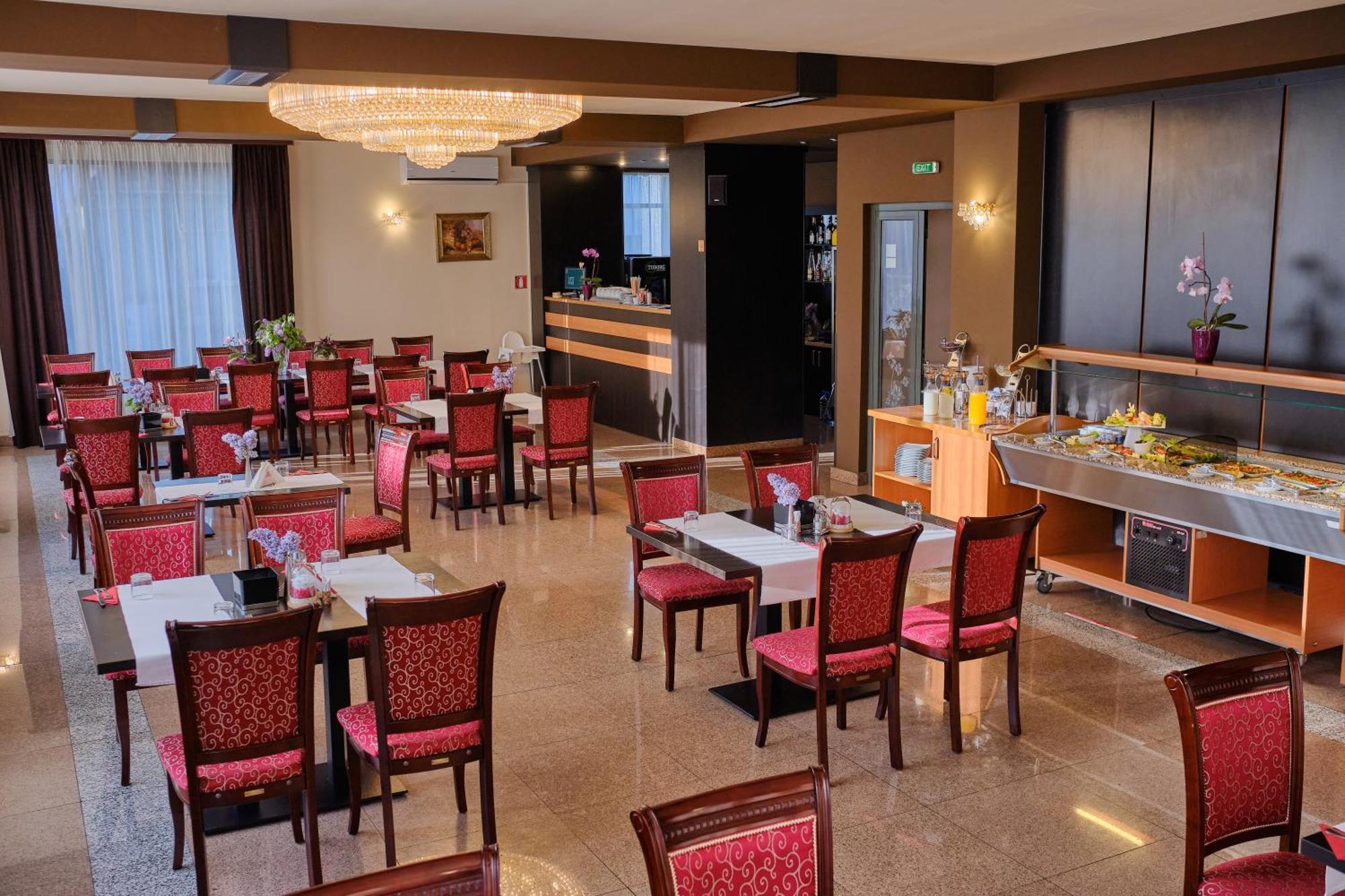 Hotel Regal Брашов Екстериор снимка